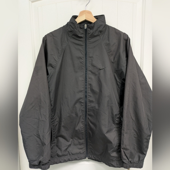 Nike Men's Charcoal Gray Windbreaker Jacket - Picture 1 of 12